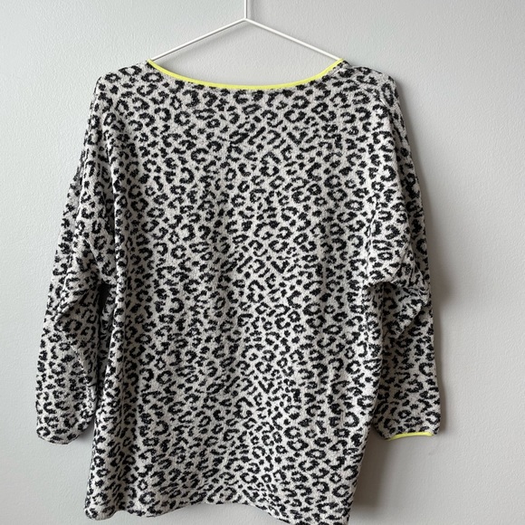 NEW LOOK CURVE LEOPARD PRINT SWEATER WITH NEON ACCENTS SIZE 14 - Picture 2 of 6